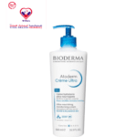 كريم Bioderma Atoderm Ultra-Nourishing يوفر النعومة والليونة من أول استخدام. تضمن هذه التركيبة البسيطة عمدًا تحملًا عاليًا للبشرة العادية والجافة والحساسة. تمت صياغته وفقًا لمبادئ علم الأحياء البيئية، والتي تقع في قلب نهج NAOS لاحترام النظام البيئي للبشرة والحفاظ على صحتها بشكل دائم. يعمل مركب حماية البشرة™ الذي يحتوي على فيتامين PP ومزيج من اثنين من السكريات جسديًا وبيولوجيًا على إعادة إنشاء حاجز صحي للبشرة ويساعد على الحفاظ على احتياطيات الماء في البشرة، مما يجعل البشرة مرتاحة مرة أخرى. يساعد فيتامين PP، من خلال تحفيز تخليق الدهون، على إعادة هيكلة حاجز الجلد، مما يحسن ليونة البشرة ويستعيد راحتها بشكل دائم. يعمل مزيج السكريات على تحسين احتياطيات الماء في الجلد ويسهل التدفق المائي عبر طبقات الجلد عن طريق زيادة تخليق الأكوابورين (قنوات الماء). وهذا يوفر ترطيبًا عميقًا لمدة 24 ساعة؛ لدعم هذا الإجراء، فإنه يحفز تخليق حمض الهيالورونيك، وهو جزيء شديد الرطوبة. يساعد وجود الجلسرين والفازلين في هذه العلاجات على تصحيح نقص ترطيب الجلد، عن طريق احتجاز الماء خارج الجسم. يزيد المركب الطبيعي D.A.F™ الحائز على براءة اختراع من قدرة تحمل البشرة، بغض النظر عن نوع البشرة - من أجل تعزيز مقاومتها.