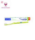 VITIS orthodontic is a toothbrush for daily use, with a regular-sized head and soft and medium strength filaments. Its main feature is that the filament arrangement is V-shaped, which provides a double cleaning effect.