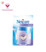 This wrap does not require any clip to be used. Nexcare wrap will not stick to the hair or skin.