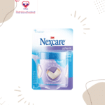 This wrap does not require any clip to be used. Nexcare wrap will not stick to the hair or skin.