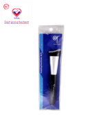 Cosmetics sculpting face brush hugs the face to help expertly sculpt and blend products, contour cheekbones, define the nose, and minimize the look of jawline definition for precision application.