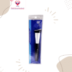 Cosmetics sculpting face brush hugs the face to help expertly sculpt and blend products, contour cheekbones, define the nose, and minimize the look of jawline definition for precision application.