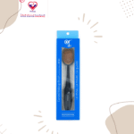 Oval and angular surface offers effortless application and seamless blending. Does not absorb much of the liquid or powder applied.